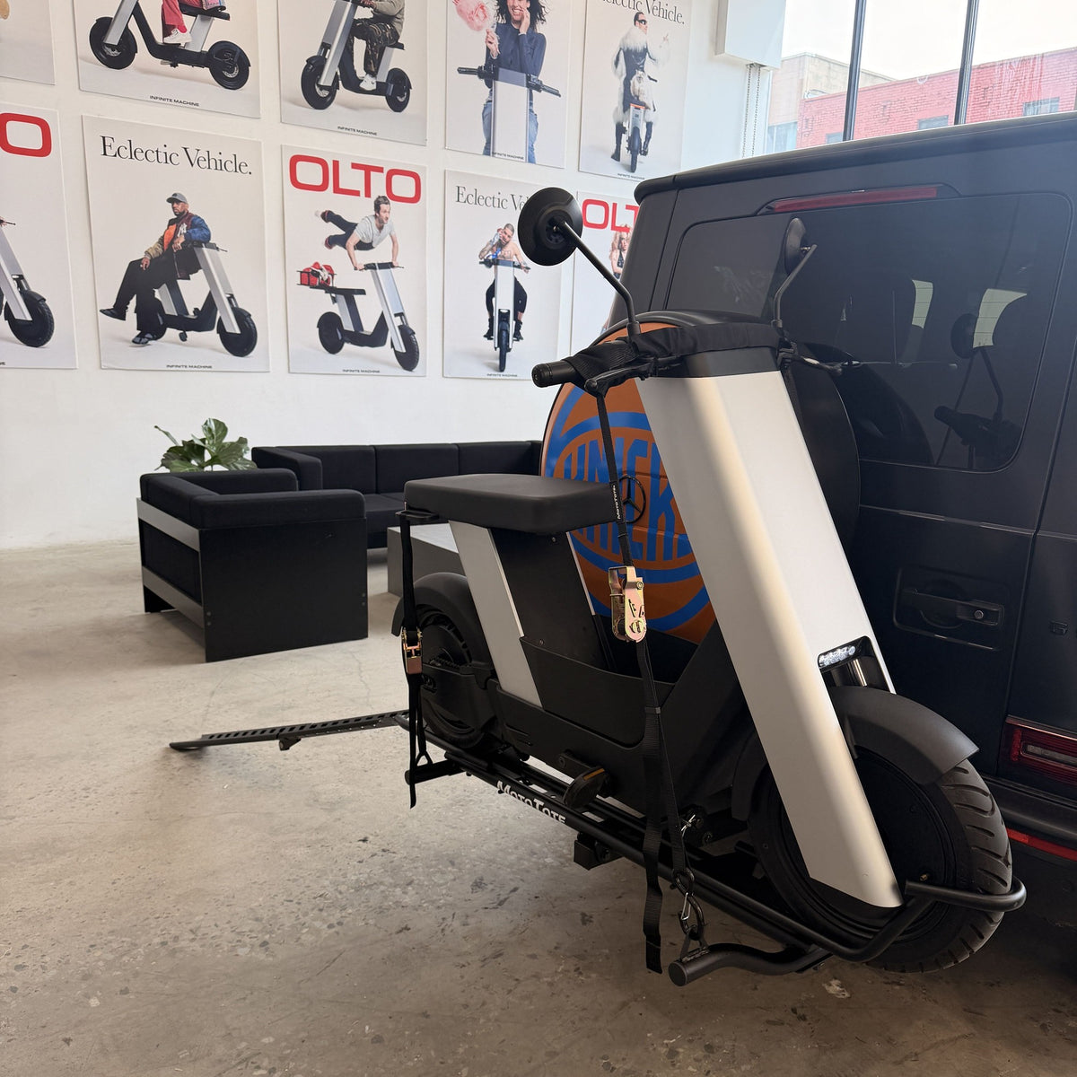 An Olto strapped to the MotoTote hitch rack on the back of a car